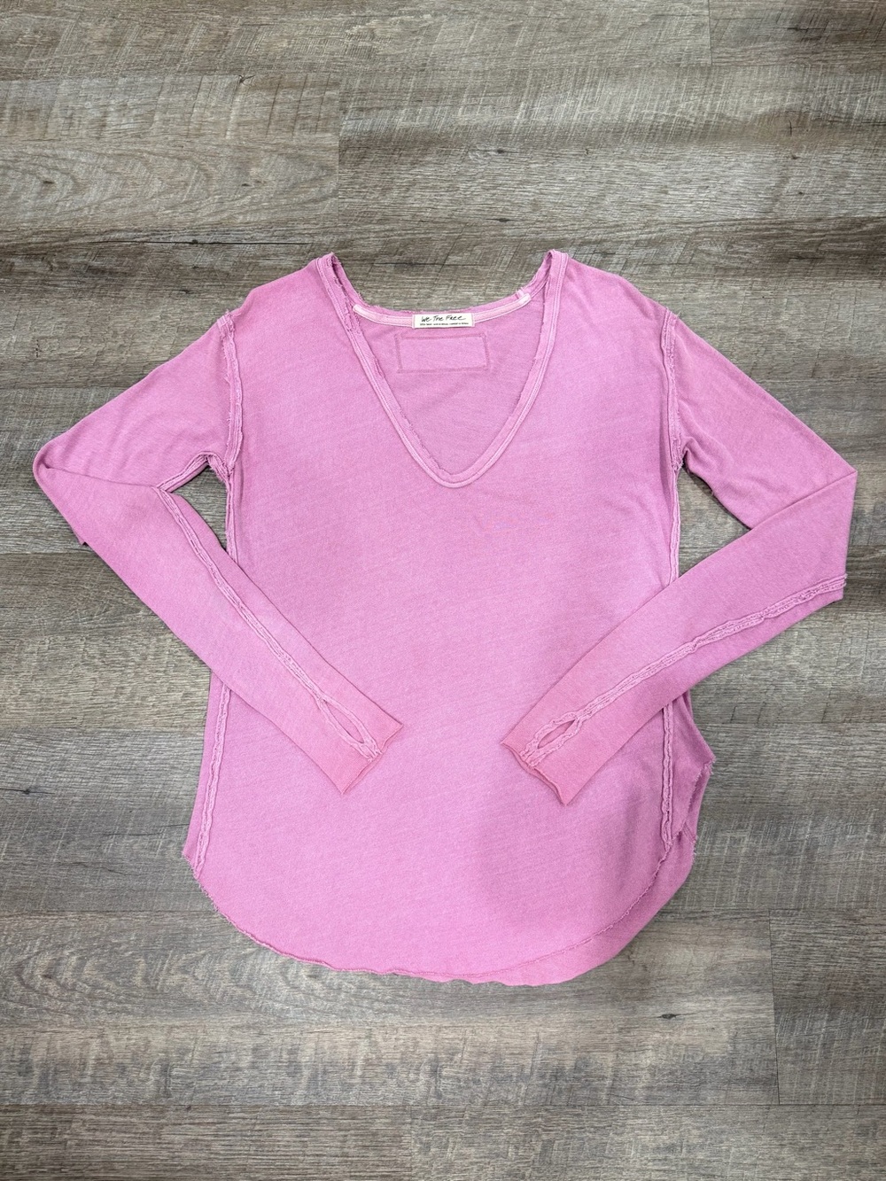 Free People We The Free Pink V Neck Long Sleeve Top XS Thumbholes Boho Y2K